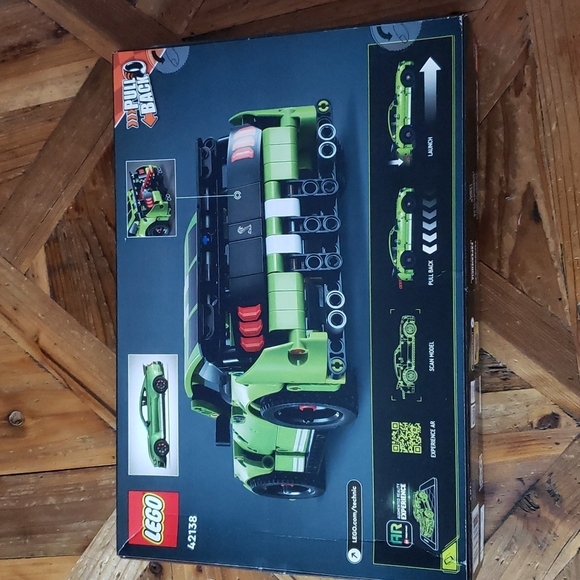 LEGO Technic 42138 Ford Mustang Shelby GT500 - Picture 2 of 2